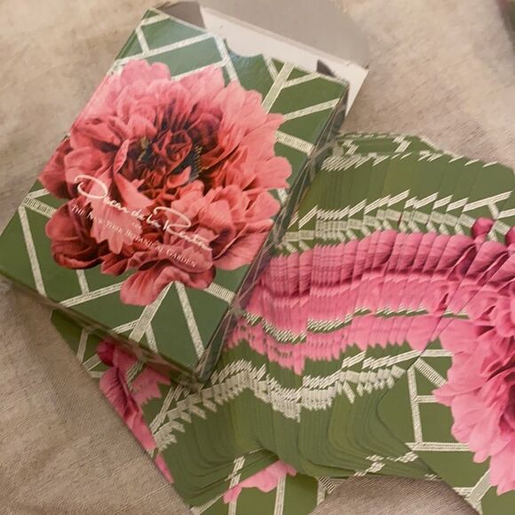 𝅺OSCAR de la Renta playing cards. NWT. One box open but newer used. Set 2 . - Picture 2 of 5